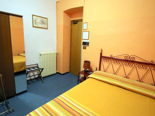 Hotel Italia : photo 9 de la chambre chambre double Économique