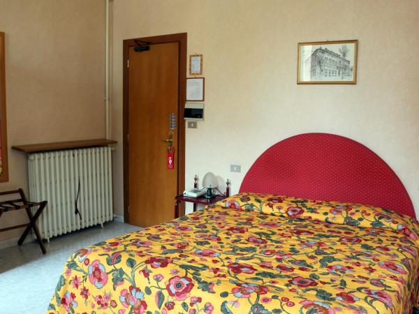 Hotel Italia : photo 5 de la chambre chambre double Économique