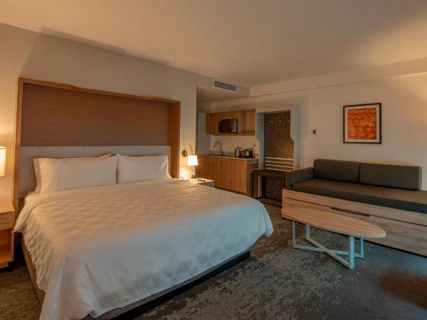 Holiday Inn & Suites - Merida La Isla, an IHG Hotel : photo 2 de la chambre suite lit king-size