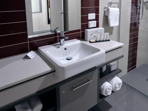 Rydges Palmerston - Darwin : photo 3 de la chambre chambre triple avec balcon