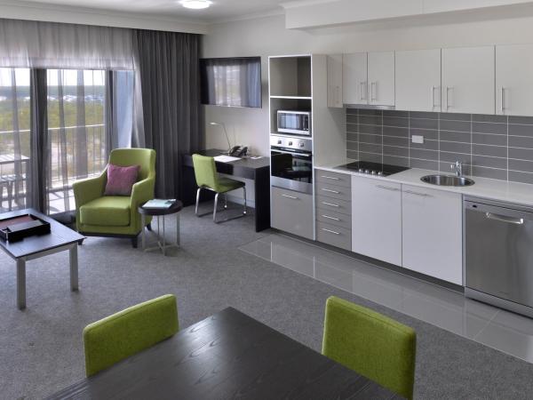 Rydges Palmerston - Darwin : photo 3 de la chambre appartement 1 chambre avec services hôteliers et balcon