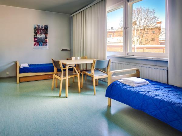 Eurohostel : photo 2 de la chambre lit simple Économique dans dortoir pour femmes de 3 lits avec salle de bains commune 