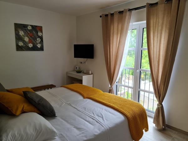 Boutique Resort OSMA : photo 4 de la chambre chambre double - vue sur piscine