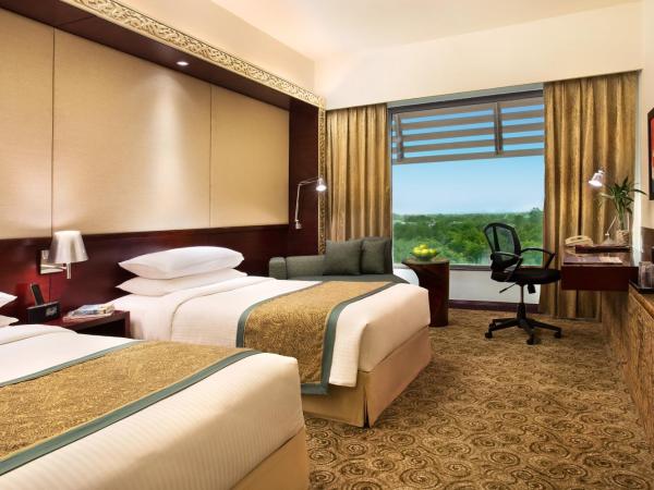Crowne Plaza Ahmedabad City Centre, an IHG Hotel : photo 5 de la chambre deluxe twin room - non-smoking& 20% discount on spa, food & beverage &laundry