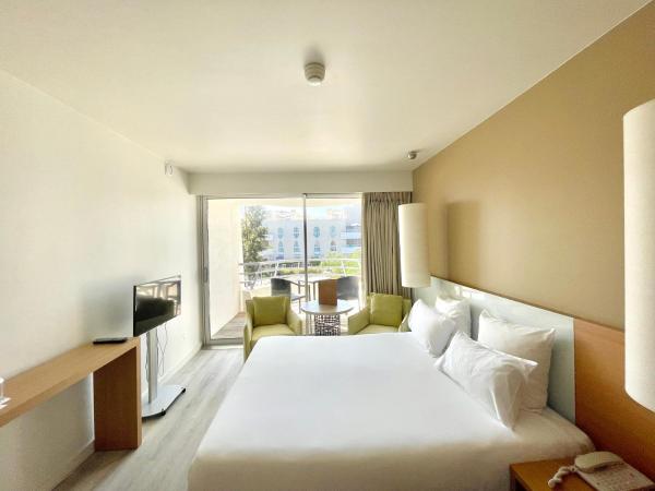 Hôtel Les Corallines - Thalasso & Spa : photo 3 de la chambre chambre double pour personnes à mobilité réduite