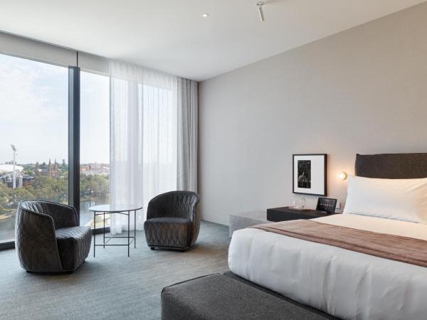 Eos by SkyCity : photo 4 de la chambre chambre lit king-size - vue sur rivière - allure