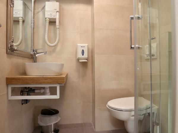 Villa Carrara : photo 4 de la chambre chambre double avec balcon