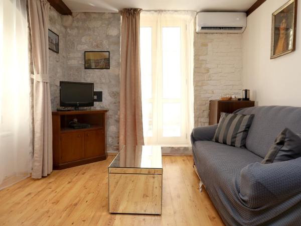 Villa Carrara : photo 9 de la chambre chambre double avec balcon