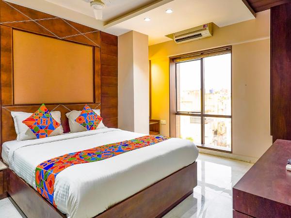 FabHotel Eros 211 : photo 1 de la chambre chambre familiale