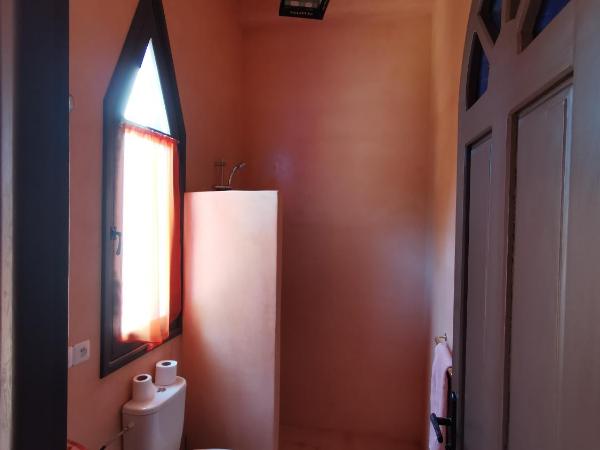 Dar Yanis : photo 1 de la chambre chambre double avec salle de bains privative