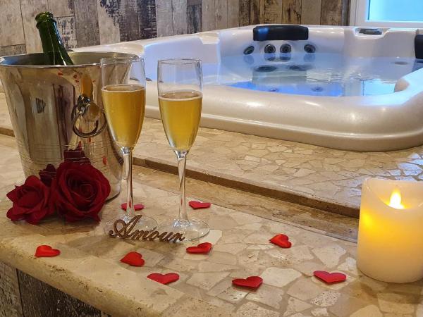 Loveroom La Garçonn'Hyères : photo 7 de la chambre loft