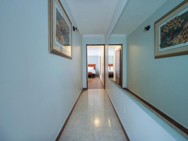 Del Marques Hotel and Suites : photo 5 de la chambre chambre avec 2 grands lits queen-size