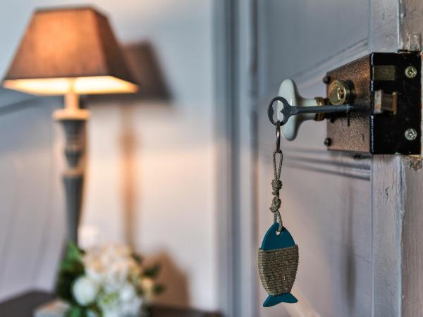 Le Petit Manoir de Kériolet : photo 6 de la chambre chambre supérieure double avec vue sur la piscine