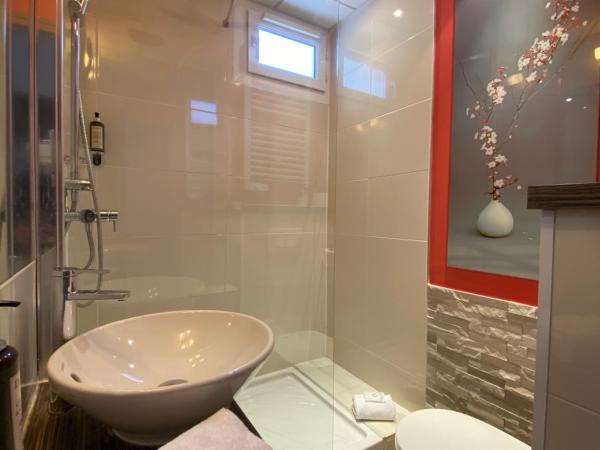 Best Western Plus Hôtel la Rade : photo 6 de la chambre chambre queen classique - non-fumeurs