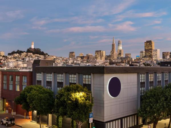 Hotel Caza Fisherman's Wharf : photo 9 de la chambre chambre lit king-size - vue sur ville