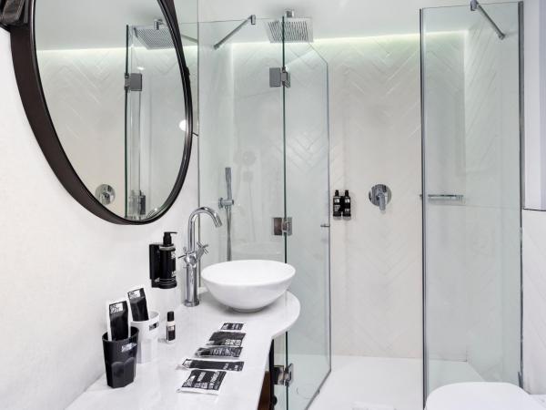 One Shot Palacio Conde de Torrejón 09 : photo 3 de la chambre chambre exécutive