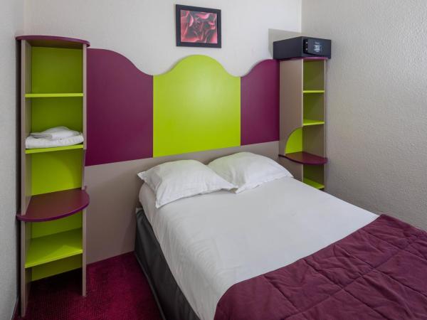 Logis Hotel Noemys pont de l'Etoile : photo 4 de la chambre chambre familiale