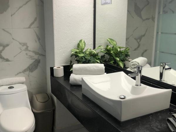 Acapulco Hotel y suites mediterrane : photo 1 de la chambre chambre familiale avec salle de bains privative