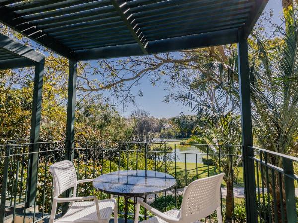 Joondalup Resort : photo 7 de la chambre chambre lit king-size - vue sur lac