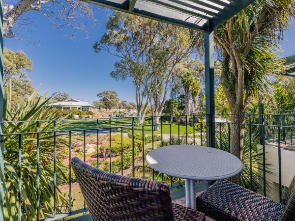 Joondalup Resort : photo 5 de la chambre chambre lit queen-size - vue sur jardin