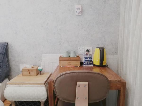 Hangzhou Citynest Music B&B 杭州栖息地音乐桌游民宿 : photo 5 de la chambre chambre double avec salle de bains privative