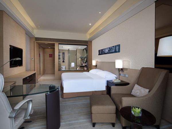 Crowne Plaza Guangzhou Huadu, an IHG Hotel - Free shuttle between hotel and Exhibition Center during Canton Fair & Exhibitor registration Counter : photo 2 de la chambre premium king room - lounge access
