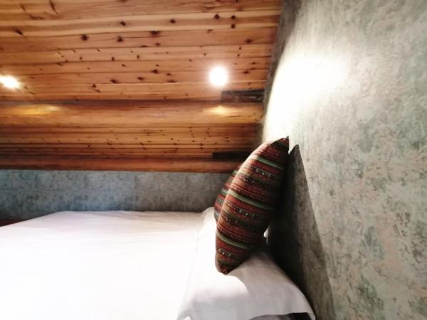 Hangzhou Citynest Music B&B 杭州栖息地音乐桌游民宿 : photo 5 de la chambre chambre double avec lit d'appoint