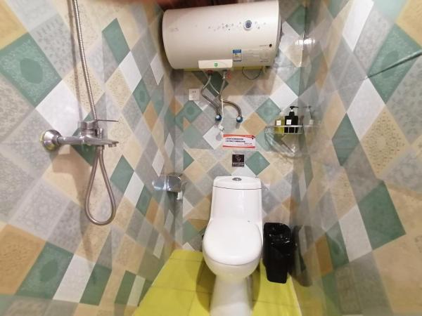 Hangzhou Citynest Music B&B 杭州栖息地音乐桌游民宿 : photo 7 de la chambre chambre double avec lit d'appoint