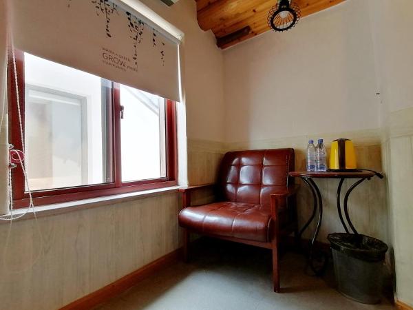 Hangzhou Citynest Music B&B 杭州栖息地音乐桌游民宿 : photo 4 de la chambre chambre double avec lit d'appoint