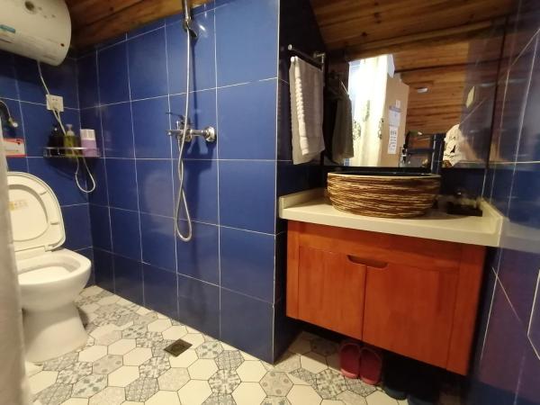 Hangzhou Citynest Music B&B 杭州栖息地音乐桌游民宿 : photo 9 de la chambre chambre double avec lit d'appoint