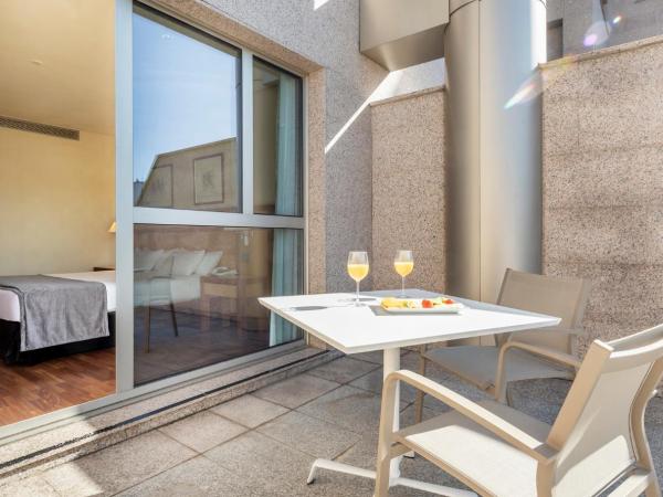 Ilunion Alcalá Norte : photo 5 de la chambre chambre double lit king-size avec terrasse