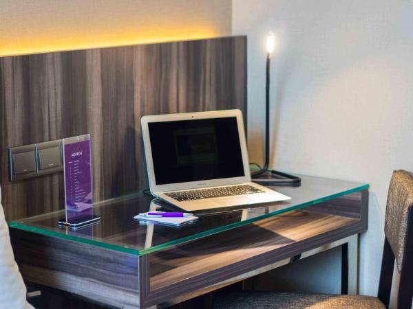 Aqueen Hotel Paya Lebar : photo 4 de la chambre chambre deluxe double ou lits jumeaux