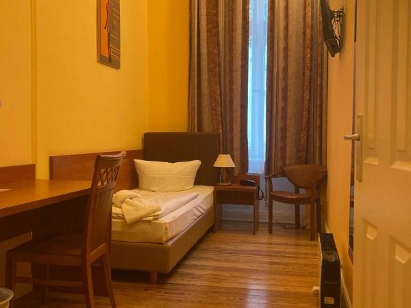 City Hotel am Kurfürstendamm : photo 3 de la chambre chambre simple avec salle de bains