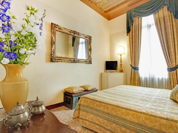 Palazzo Schiavoni Residenza d'epoca & Suite-Apartments : photo 5 de la chambre chambre double