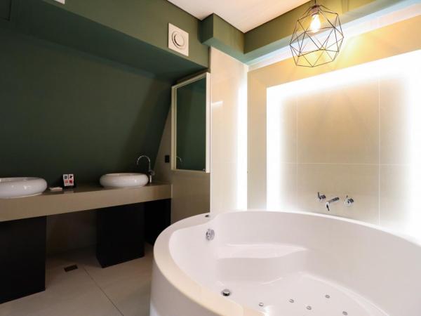 Shinchon Wol Hotel : photo 3 de la chambre suite lits jumeaux