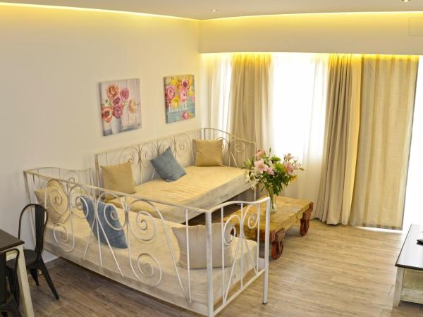 Princess Irini Sea Front ApartHotel : photo 7 de la chambre appartement 1 chambre de luxe - vue latérale sur mer