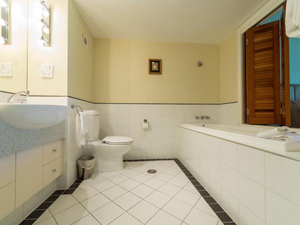 VR Rotorua Lake Resort : photo 5 de la chambre chambre lit king-size - vue sur lac