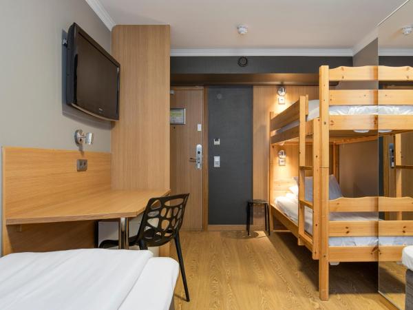 Göteborgs Mini-Hotel : photo 2 de la chambre family room with shared bathroom (4 adults)