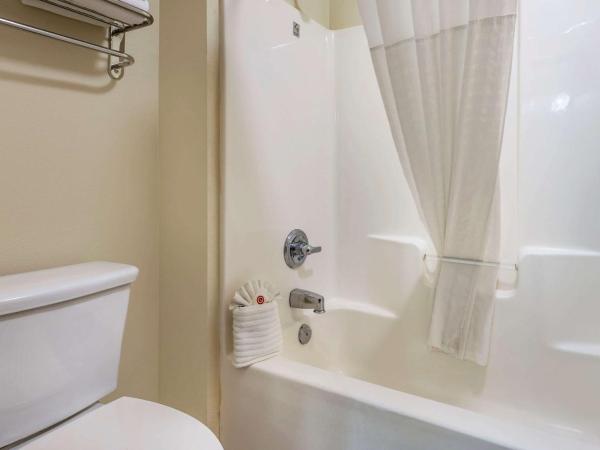 Comfort Inn East : photo 5 de la chambre chambre lit king-size