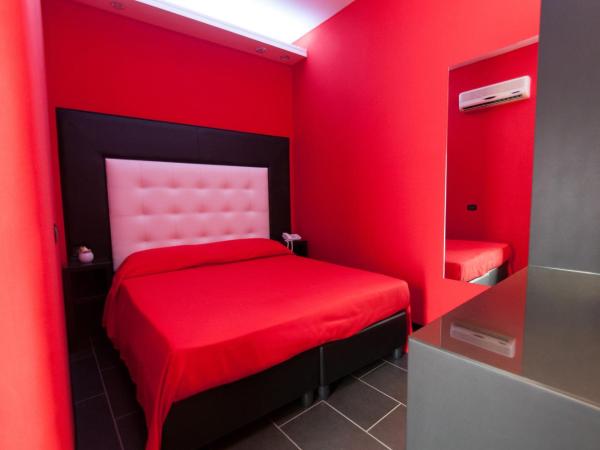 Fly Boutique Hotel : photo 5 de la chambre petite chambre double