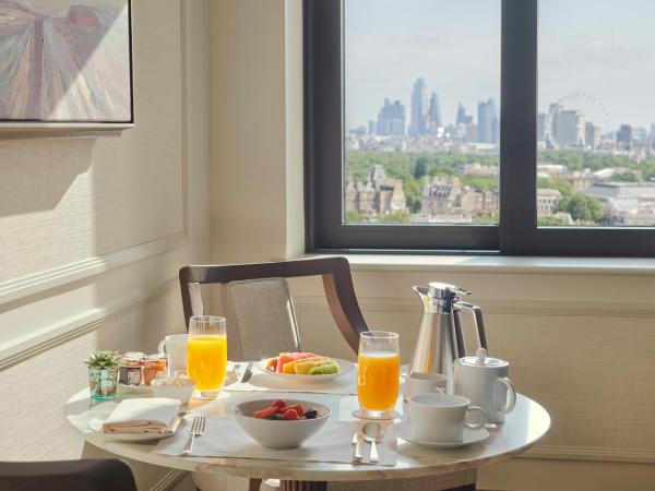 Jumeirah Carlton Tower London : photo 4 de la chambre suite exécutive avec accès exclusif aux jardins privés cadogan gardens - vue sur ville