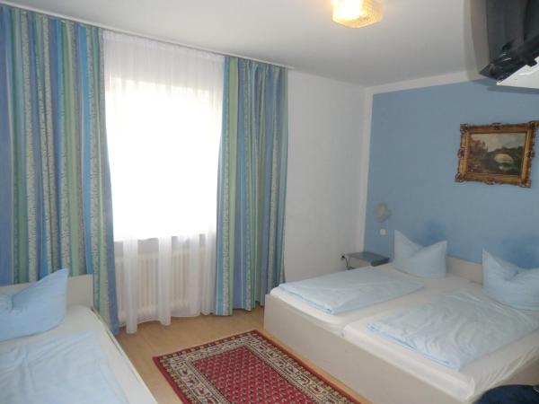 Hotel Pension Haydn : photo 9 de la chambre chambre double - salle de bains commune