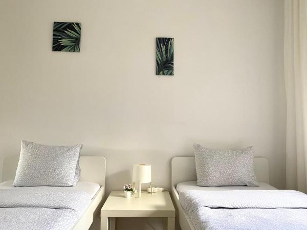 Pokoje Rezydencja Parysa : photo 10 de la chambre chambre lits jumeaux avec terrasse et salle de bains commune