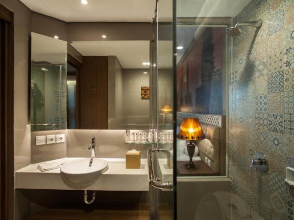 Grand Mercure Yogyakarta Adi Sucipto : photo 8 de la chambre premium superior king room with balcony