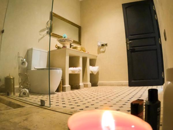 kasbah yu palace : photo 7 de la chambre chambre lits jumeaux - vue sur piscine