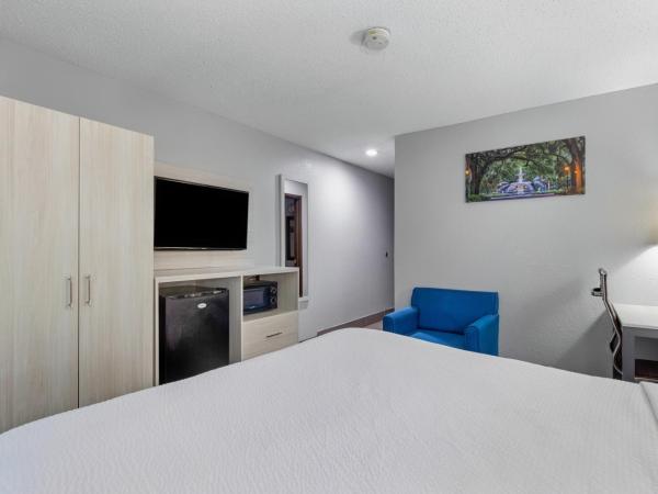 Days Inn by Wyndham Savannah Gateway I-95 : photo 1 de la chambre chambre lit king-size deluxe - non-fumeurs