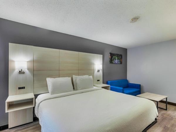 Days Inn by Wyndham Savannah Gateway I-95 : photo 4 de la chambre chambre lit king-size deluxe - non-fumeurs