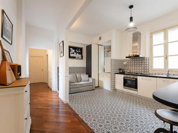 Entire flat with 6 Rooms & 6 Bathrooms, 210 SQMs at Most Historical Center with LIFT !!! : photo 9 de la chambre chambre double Économique