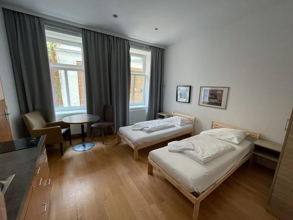 Metro Apartments Vienna : photo 4 de la chambre appartement avec balcon