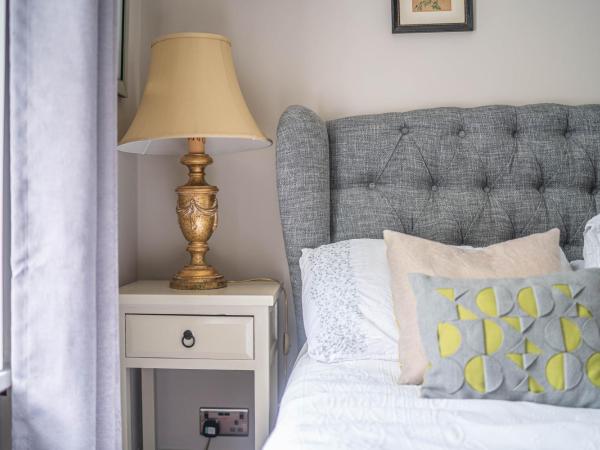 House close to kings cross : photo 3 de la chambre chambre double standard avec salle de bains et toilettes communes